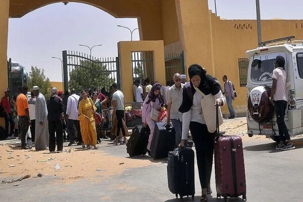 بیش از ۳۰۰ هزار سودانی به دلیل درگیریها کشورشان را ترک کردهاند|ابهر من