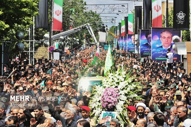 خاکسپاری پیکر شهید «بهروز قدیمی» در درسجین|ابهر من