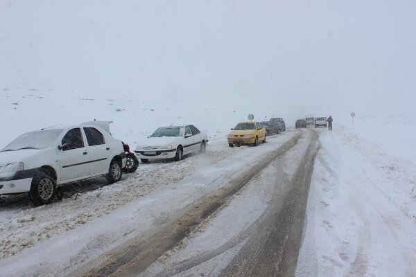 بارش برف باعث لغزندگی جاده های استان زنجان شده است|ابهر من | بزرگترین مرجع اخبار شهر ابهر